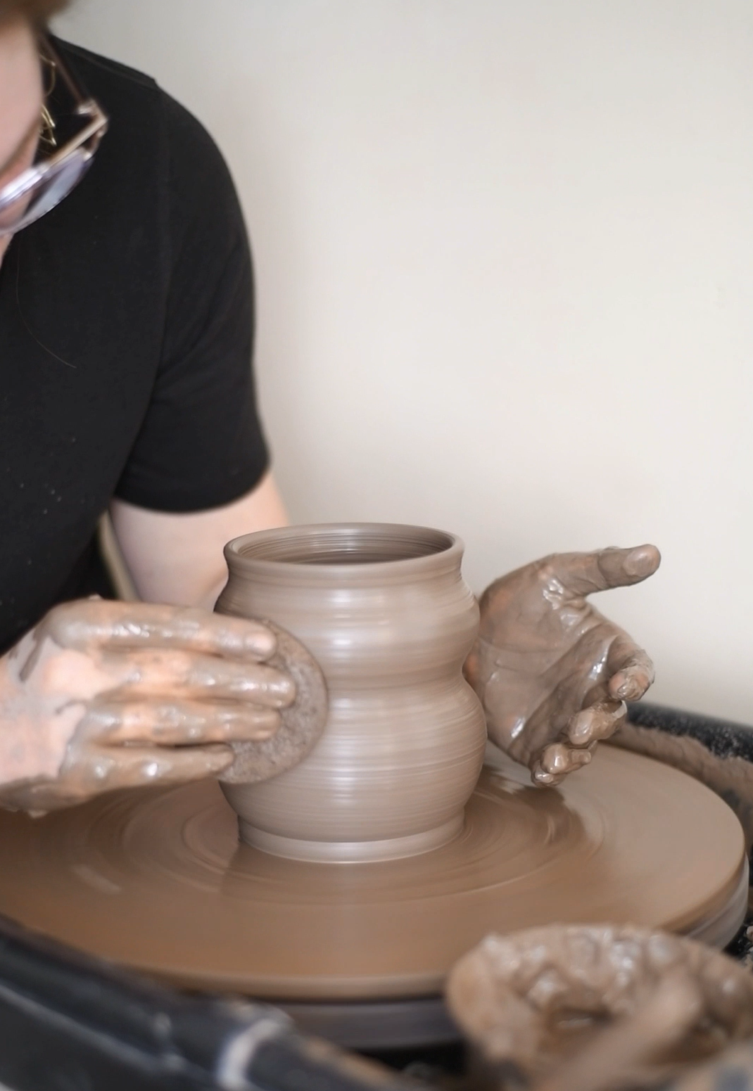 1-on-1 Wheel Throwing Workshop – Private Session